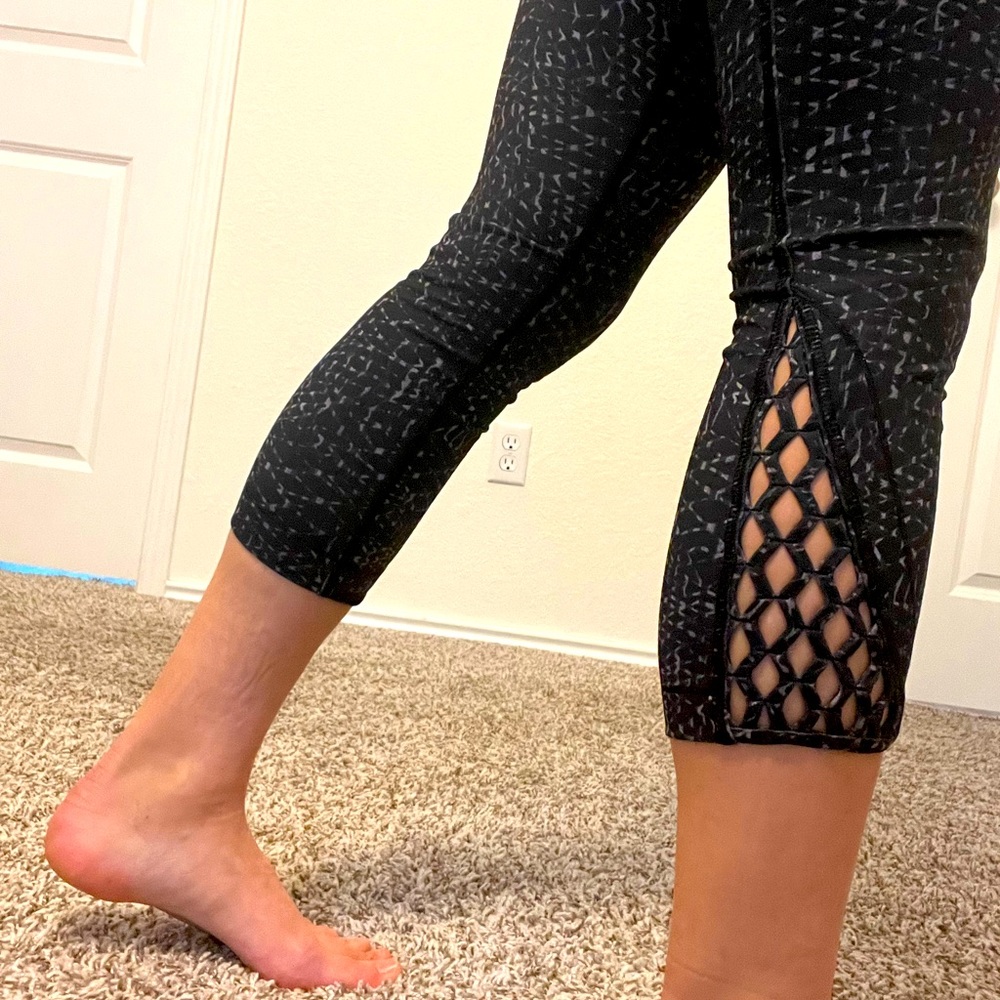 Lululemon crop training leggings size 4.